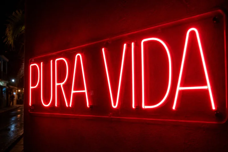 Rótulo rojo de neón LED Pura Vida para ambiente de restaurantes y bares en Costa Rica